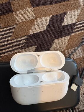 Apple White True Wireless Earbuds Charging Case